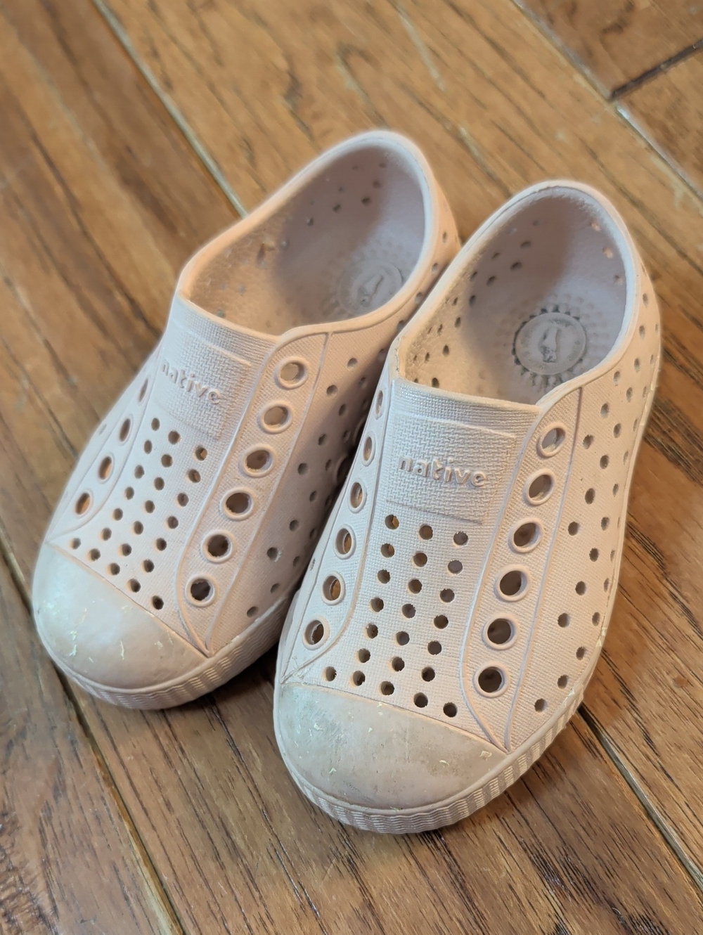 Native Kids Jefferson Slip-On Shoe in Light Pink